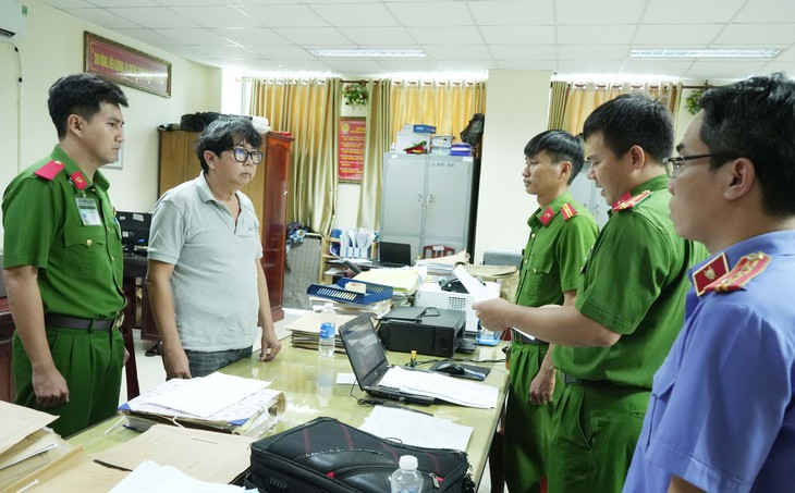 Công an TP Cần Thơ, triệt phá đường dây buôn lậu gần 1 triệu lít dầu DO - Ảnh 1.
