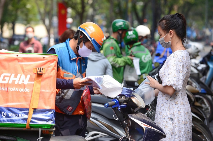 Viettel Post tăng phụ phí xăng dầu từ 29 - 7 , cập nhật ngay thông tin mới - Ảnh 2.