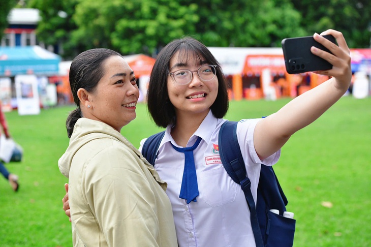Sáng nay, Ngày hội lựa chọn nguyện vọng xét tuyển 2026 tại Hà Nội và TP.HCM - Ảnh 8.