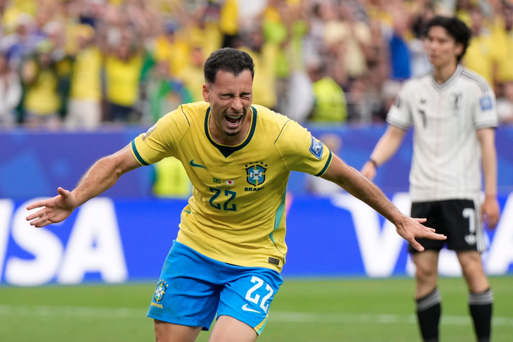 Fan Brazil cầu ‘Công thức Nhật Bản’ ở World Cup… sai một lần - Ảnh 1.