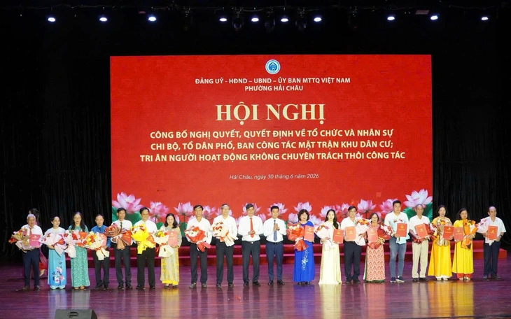 Đà Nẵng tạm dừng bổ nhiệm, tuyển dụng cán bộ tại xã phường - Ảnh 2.