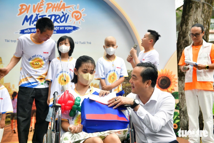 Điều gì để lại sau hơn 150m đi bộ lan tỏa yêu thương cùng các bệnh nhi ung thư ‘Đi về phía mặt trời’ - Ảnh 6.