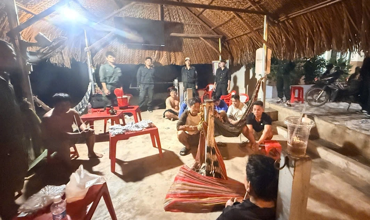 Bắt nhóm mua trang cá cược từ facebook để tổ chức cá độ tại quán cà phê ở Tây Ninh - Ảnh 1.