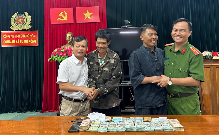 Người đàn ông mang hơn 650 triệu đồng đi lạc 550km vào rừng sâu Tu Mơ Rông - Ảnh 2.