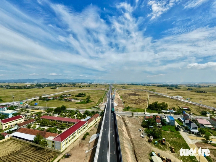 Tạm đóng gần 23km cao tốc Chí Thạnh - Vân Phong trong 2 ngày - Ảnh 1.