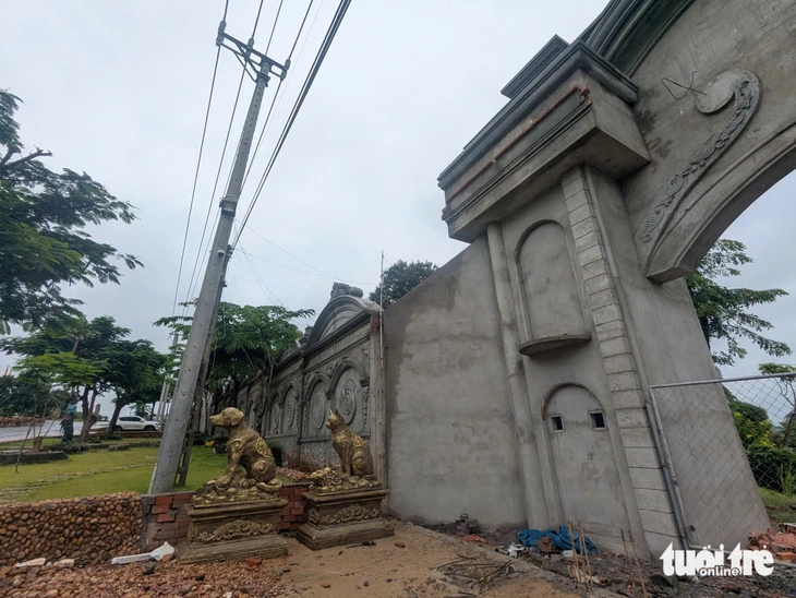  Công trình vi phạm vẫn 'vững như bàn thạch' - Ảnh 2.