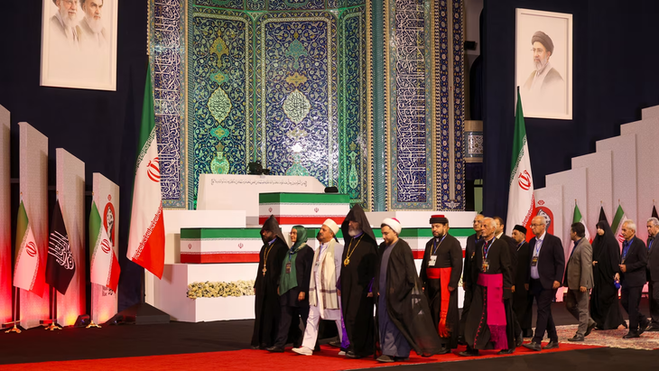Người dân Iran đổ về thủ đô tiễn biệt lãnh tụ tối cao Ali Khamenei - Ảnh 3.