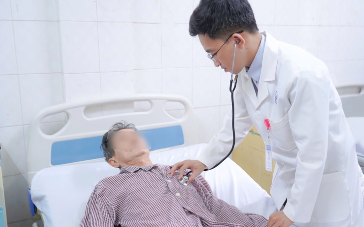 Bệnh viện Nhân dân Gia Định điều trị thành công dị tật lõm ngực bẩm sinh cho nam thiếu niên 16 tuổi - Ảnh 2.