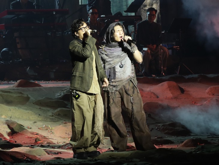 Grey D đưa vũ trụ 'Ánh sáng - Màn đêm' lên sân khấu live concert đầu tiên - Ảnh 5.