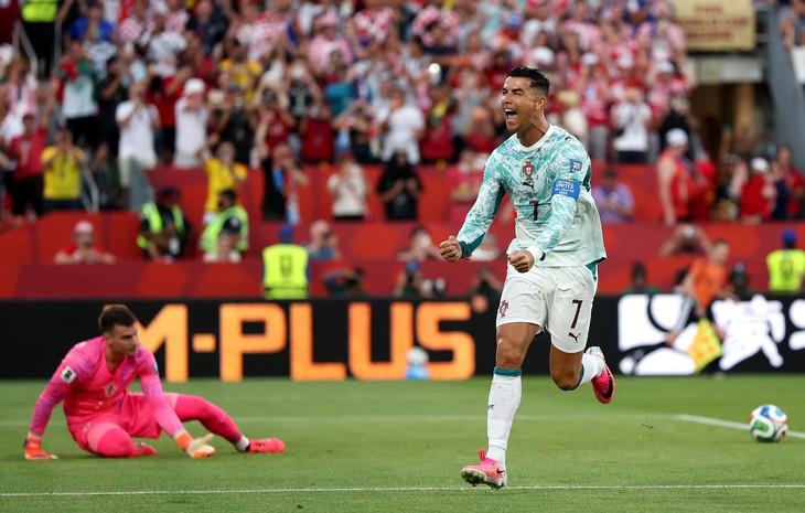 Ronaldo ghi bàn, Bồ Đào Nha thắng 'nghẹt thở' Croatia để đi tiếp - Ảnh 1.