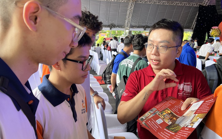 Từ xử lý nước thải đến sửa xe điện: Các trường cao đẳng tăng tốc đào tạo 'nghề xanh' - Ảnh 2.
