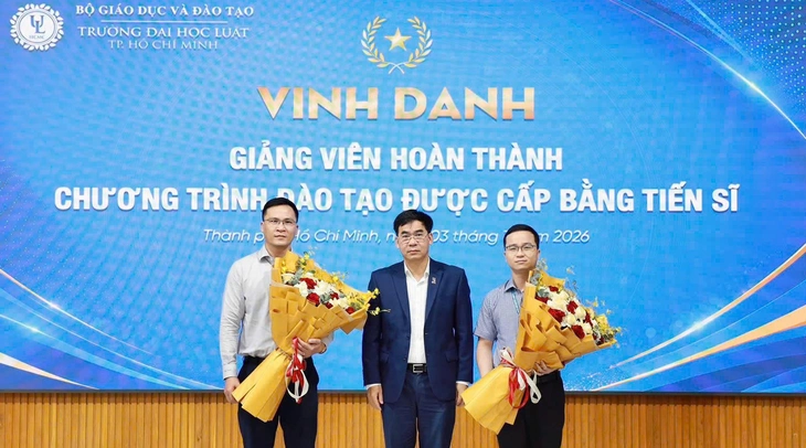Thưởng 720 triệu đồng cho 4 giảng viên hoàn thành chương trình tiến sĩ - Ảnh 1.