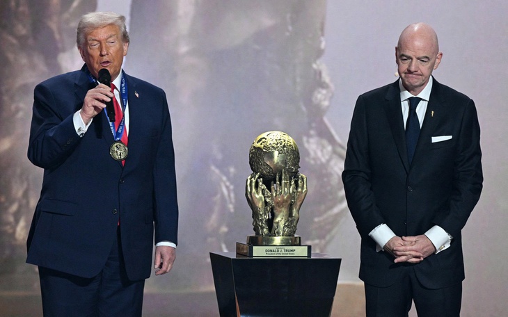 Cựu chủ tịch FIFA Sepp Blatter chỉ trích Infantino - Ảnh 2.