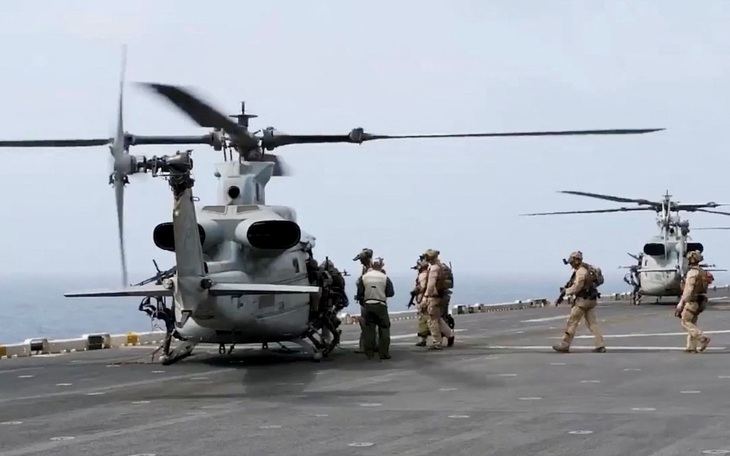 Mỹ dội bom quy mô lớn xuống Iran, đáp trả đòn tên lửa bất ngờ của Tehran - Ảnh 2.