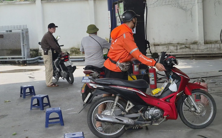 Phó thủ tướng thường trực: Xử nghiêm hành vi đầu cơ găm hàng xăng dầu, cửa hàng dừng bán không có lý do - Ảnh 3.