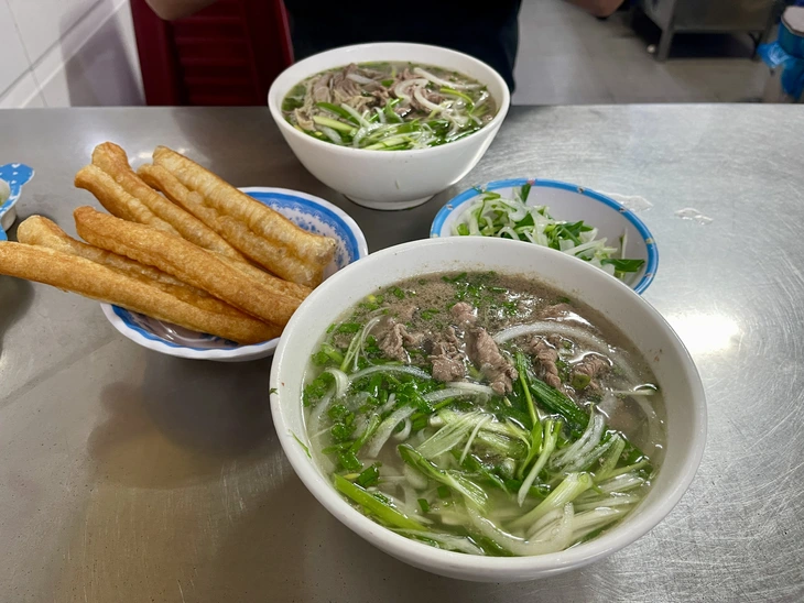  bò né, bánh cuốn, xôi mặn…sao mà kể hết - Ảnh 1.