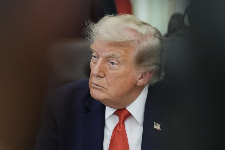 Ông Trump nói sẽ "rất thất vọng" nếu Trung Quốc bán vũ khí cho Iran - Ảnh 1.
