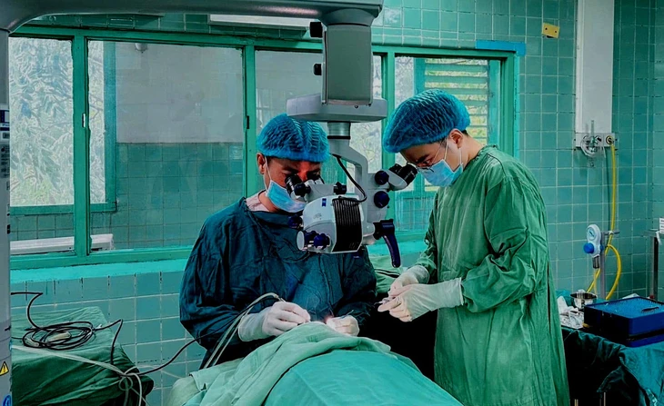 Quảng Trị dùng 500 triệu đồng 'hút' bác sĩ trình độ Giáo sư, phó Giáo sư về làm việc - Ảnh 1.