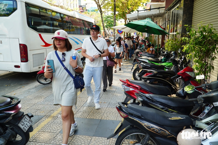 Đà Nẵng đề xuất hỗ trợ người bị ảnh hưởng khi dẹp buôn bán trên vỉa hè - Ảnh 2.