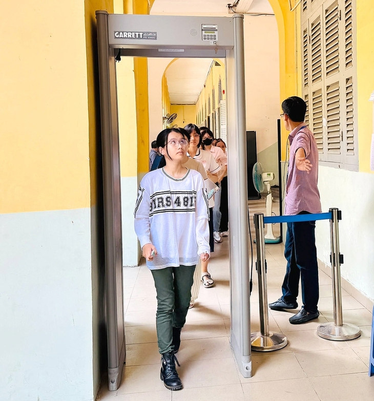 Thi tốt nghiệp THPT trên máy tính và những tương đồng với kỳ thi V-SAT - Ảnh 2.