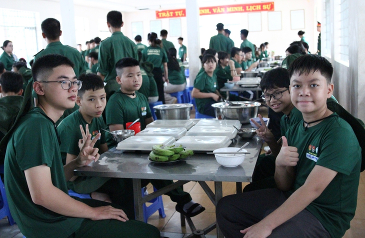 98 Chiến sĩ nhỏ TP . HCM tham gia hoạt động hè Học kỳ trên biển 2026 - Ảnh 4.