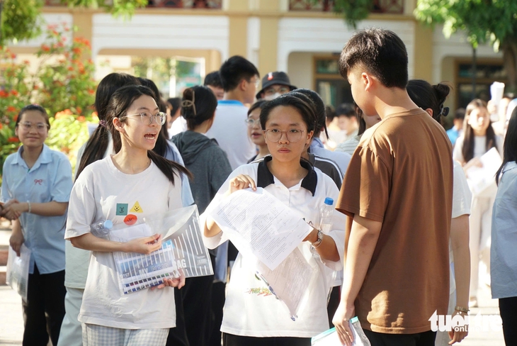 Ba môn chưa tới 8 điểm đã đỗ - Ảnh 1.