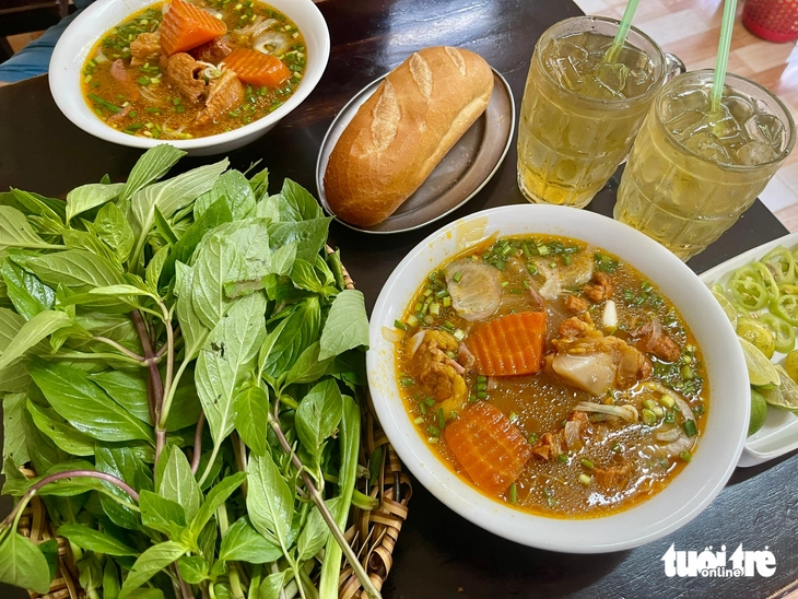 Vì sao người nước ngoài mê đồ ăn sáng Việt Nam: bò né, bánh cuốn, xôi mặn…sao mà kể hết - Ảnh 3.