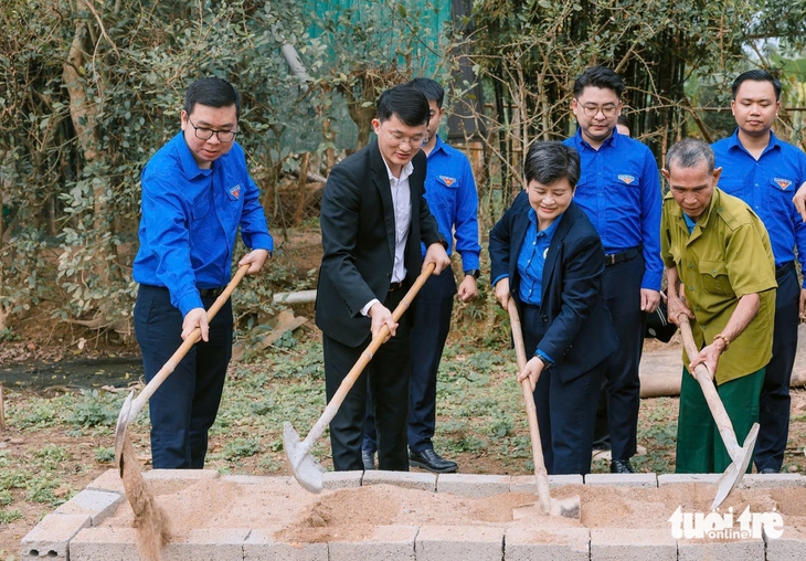 Mái nhà vững chãi sau bão từ hỗ trợ Báo Tuổi Trẻ và cộng đồng - Ảnh 3.