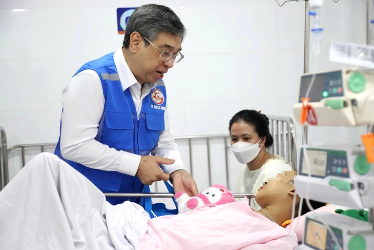 Không để trẻ em mắc bệnh mà không được đến trường - Ảnh 2.