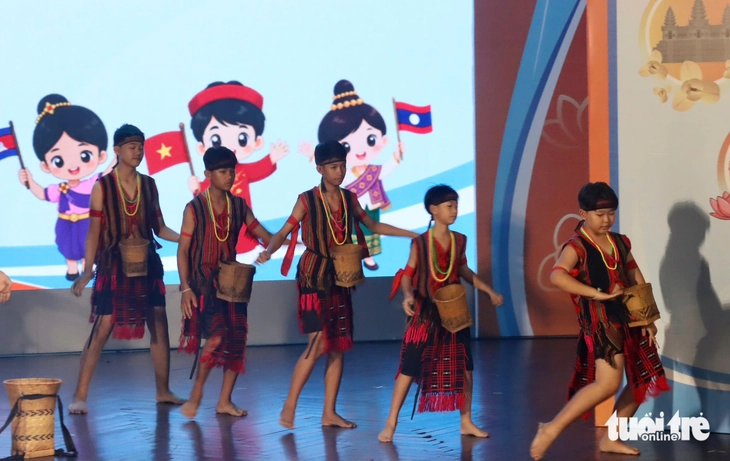 Nhịp cầu văn hóa thêm tình hữu nghị thiếu nhi Việt Nam - Lào - Campuchia - Ảnh 17.
