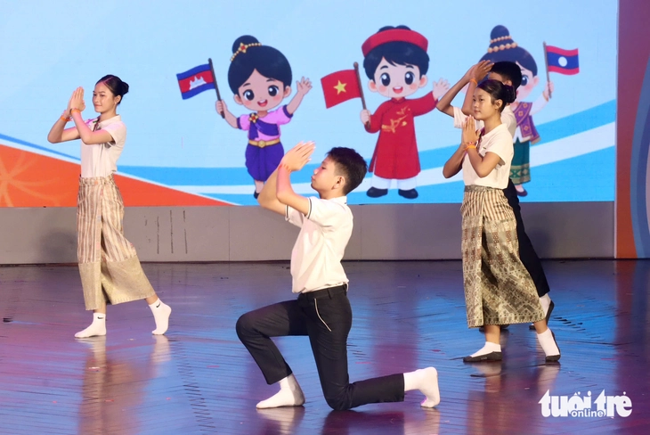 Nhịp cầu văn hóa thêm tình hữu nghị thiếu nhi Việt Nam - Lào - Campuchia - Ảnh 11.