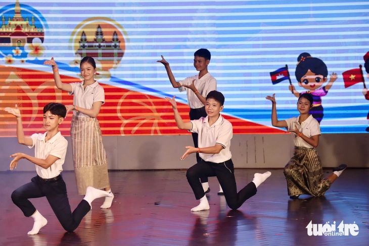 Nhịp cầu văn hóa thêm tình hữu nghị thiếu nhi Việt Nam - Lào - Campuchia - Ảnh 13.