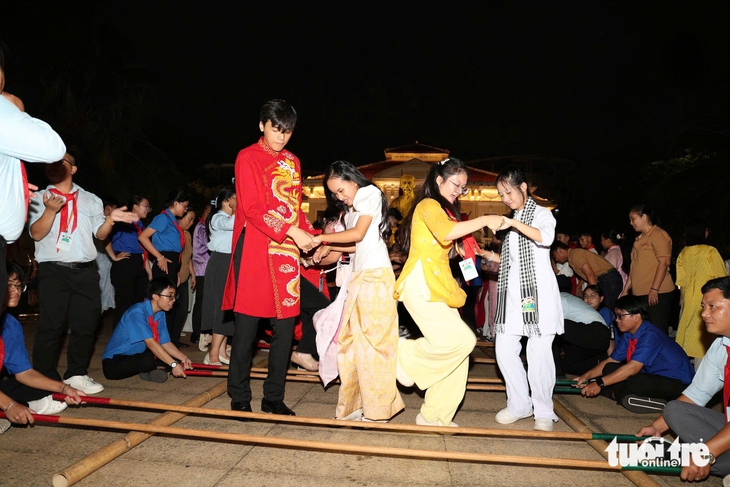Nhịp cầu văn hóa thêm tình hữu nghị thiếu nhi Việt Nam - Lào - Campuchia - Ảnh 6.