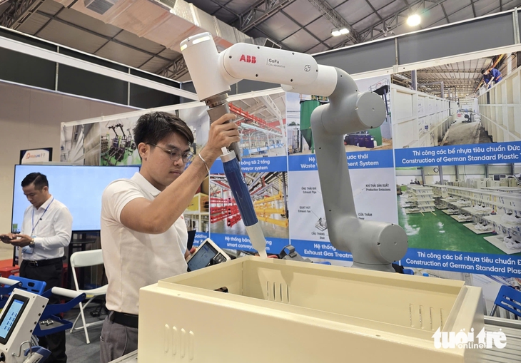 Đến EMA Vietnam 2026 xem robot nhả sơn, giải bài toán năng suất và xanh hoá sản phẩm - Ảnh 1.