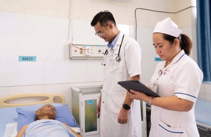Vì sao cụ ông bị đàn ông vò vẽ đuổi đốt hơn 80 vết đến ngã gục? - Ảnh 2.