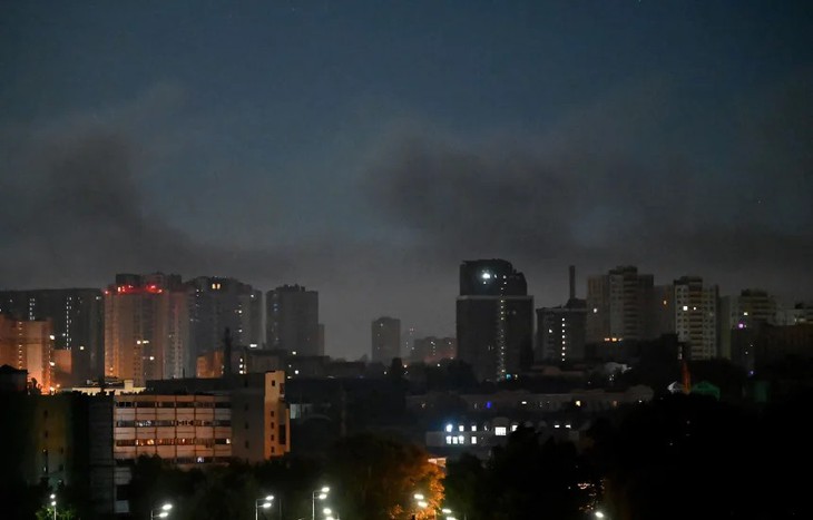 Phát hiện vụ nổ vật thể lạ tại Ba Lan khi Nga không kích Ukraine - Ảnh 1.