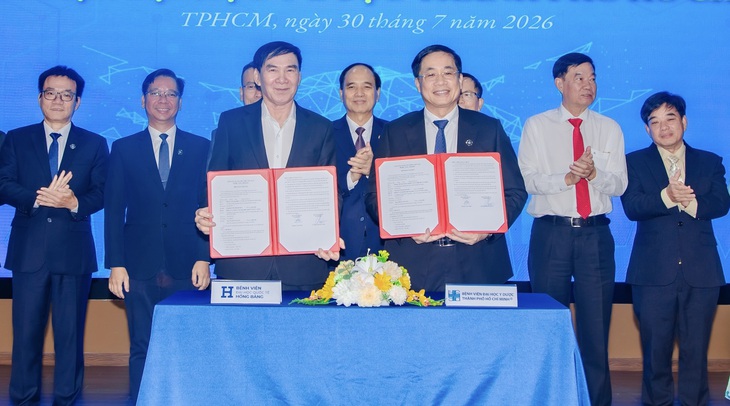 Bệnh viện ĐH Y Dược TP.HCM hỗ trợ chuyên môn cho Bệnh viện ĐH Hồng Bàng - Ảnh 1.