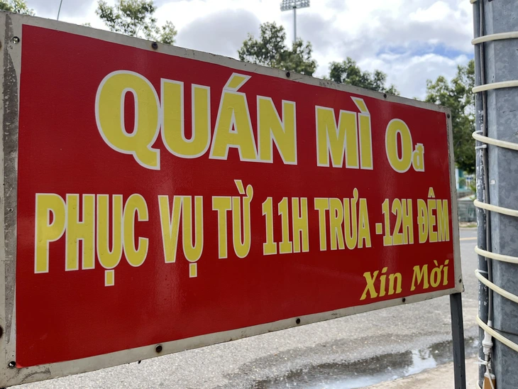 Quán mì 0 đồng nhưng… lại có đến bảy món khác mì? - Ảnh 2.