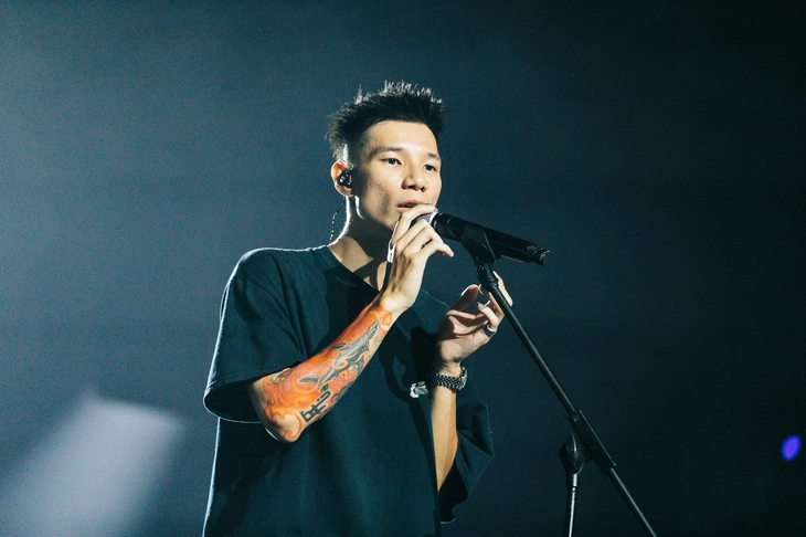 Sở Văn hóa làm việc với rapper MCK vì ca từ tục tĩu, phản cảm - Ảnh 1.