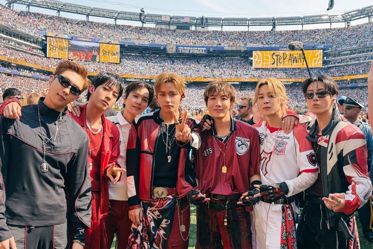 Vượt Messi, BTS lập kỷ lục đấu giá World Cup - Ảnh 1.