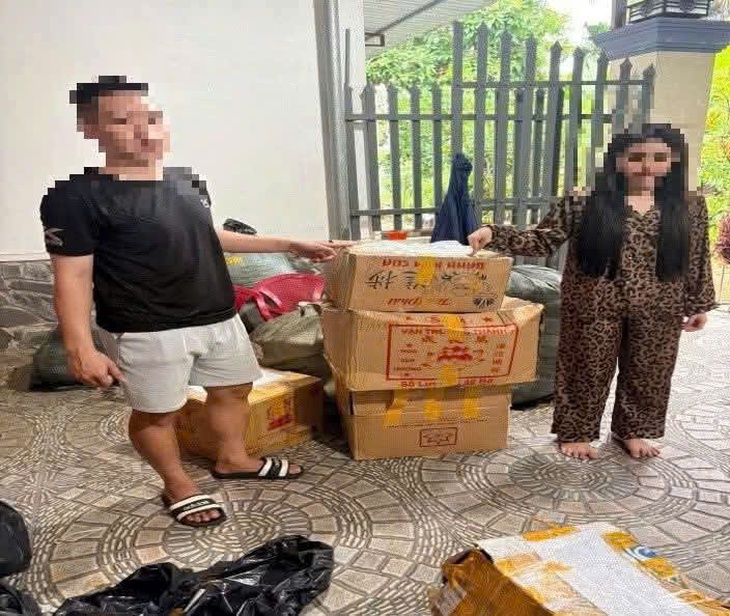 Kiểm tra hộ kinh doanh livestream bán hàng, phát hiện lô hàng nghi không rõ nguồn gốc trị giá hơn 100 triệu đồng - Ảnh 1.
