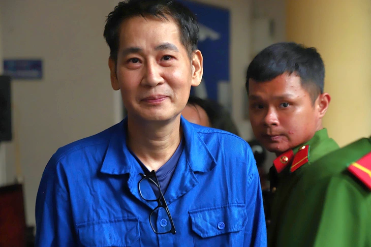 Vụ đạo diễn Lê Minh tạt sơn nhà con nợ: Tòa trả hồ sơ để điều tra số tiền cưỡng đoạt - Ảnh 1.