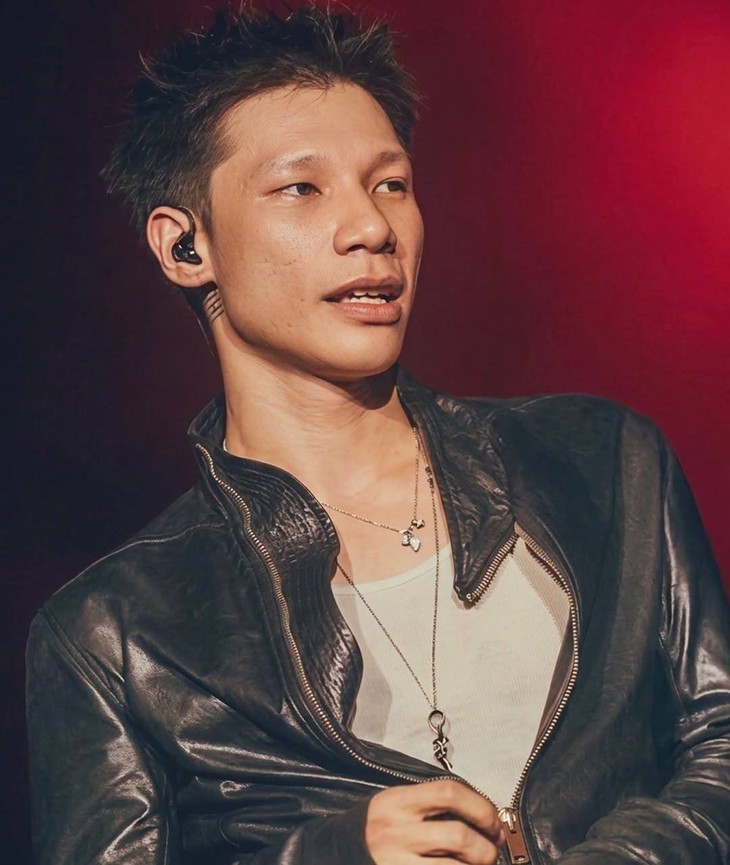 Sự kỳ lạ trong phong cách của rapper MCK trước khi bị Sở mời lên làm việc   - Ảnh 4.