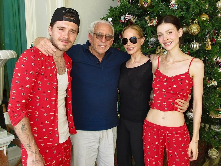 Cha vợ tỉ phú của Brooklyn Beckham bị kiện - Ảnh 3.