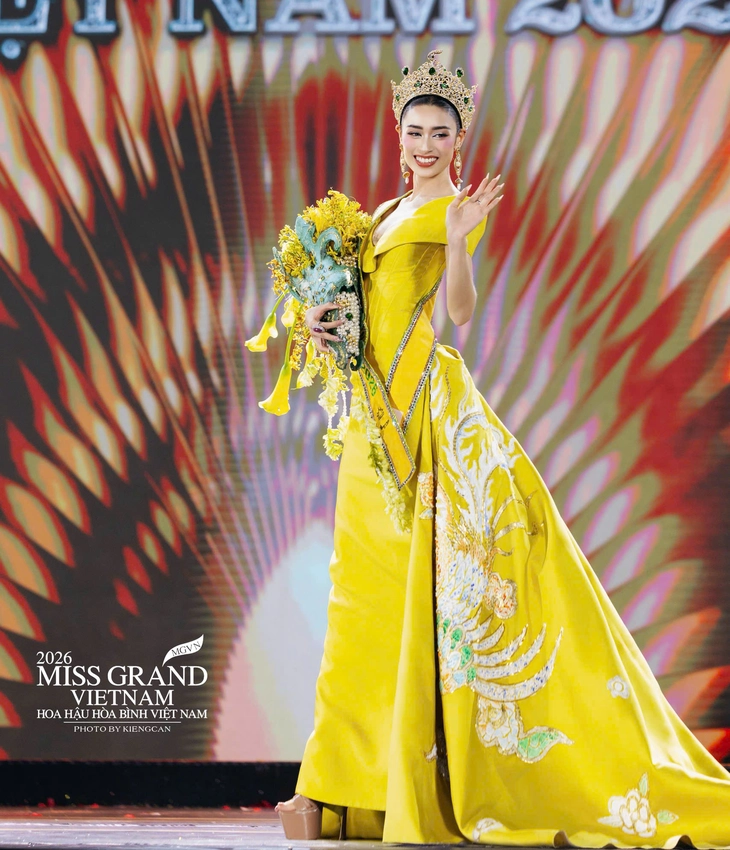 Emoura Phạm đăng quang Miss Grand Vietnam 2026 sau màn trình diễn gây tranh cãi - Ảnh 3.
