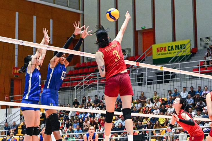 Bóng chuyền nữ Việt Nam thắng vất vả Philippines - Ảnh 1.
