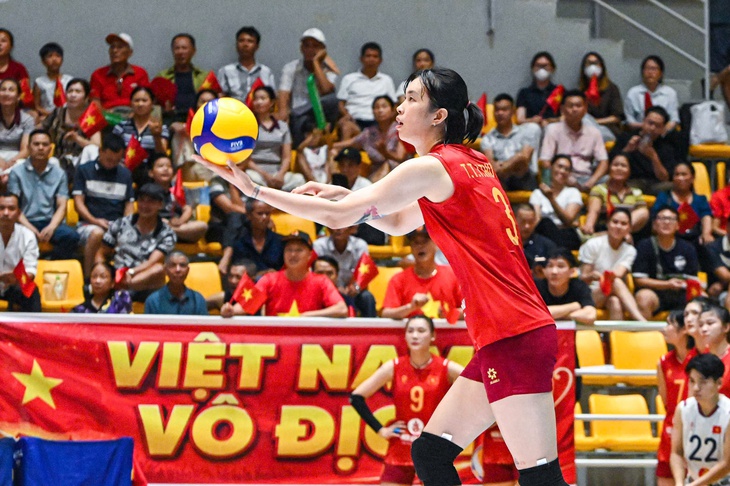 Bóng chuyền nữ Việt Nam thắng vất vả Philippines - Ảnh 2.
