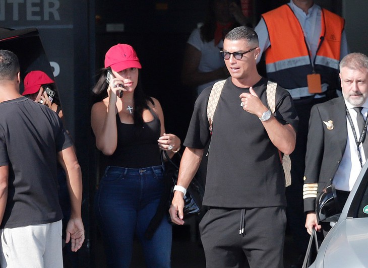 Thêm bằng chứng cho thấy ngày cưới của Ronaldo và Georgina đã cận kề  - Ảnh 1.