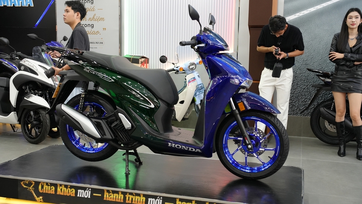 Honda SH bản giới hạn 200 chiếc ra mắt: Giá từ 235 triệu, dàn áo được xử lý bởi thợ Việt - Ảnh 1.