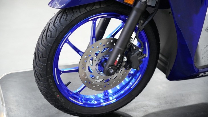 Honda SH bản giới hạn 200 chiếc ra mắt: Giá từ 235 triệu, dàn áo được xử lý bởi thợ Việt - Ảnh 6.